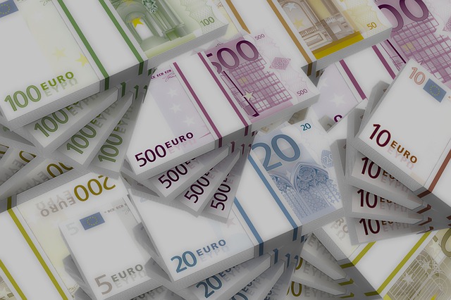 balíčky bankovek, euro